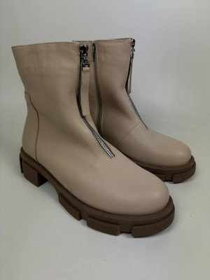 Бежевые ботинки и полуботинки