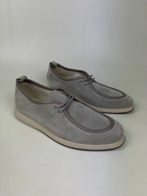 Бежевые мокасины и топсайдеры