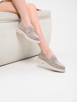 Лоферы замшевые серые