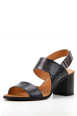 Босоножки кожаные с принтом змеи