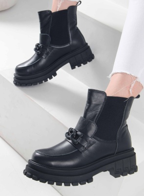 Черные ботинки и полуботинки