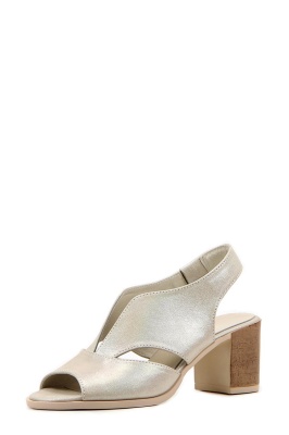 Босоножки кожаные бежевые