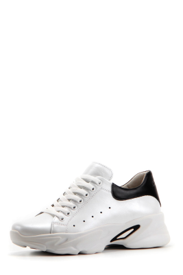 Белая женская обувь