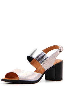 Босоножки кожаные розовые на каблуке