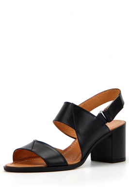 Босоножки кожаные черные на каблуке