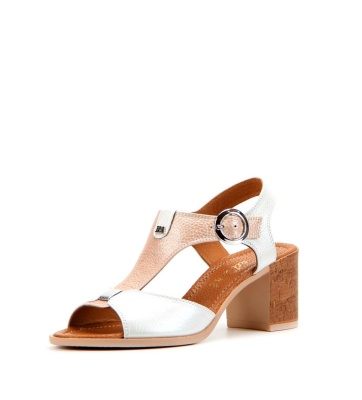 Белые босоножки и сандалии