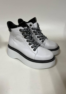 Белые ботинки и полуботинки