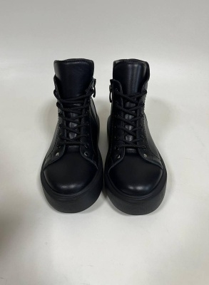 Черные ботинки и полуботинки