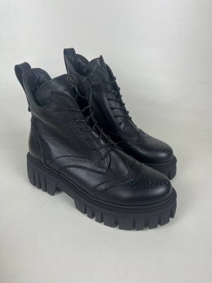 Черные ботинки и полуботинки