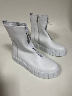 Белые ботинки и полуботинки