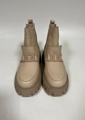 Бежевые ботинки и полуботинки