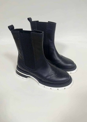 Черные ботинки и полуботинки