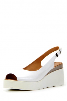 Босоножки кожаные на платформе