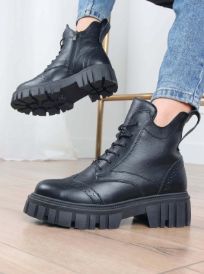 Ботинки кожаные черные 