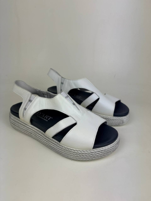 Босоножки кожаные белые