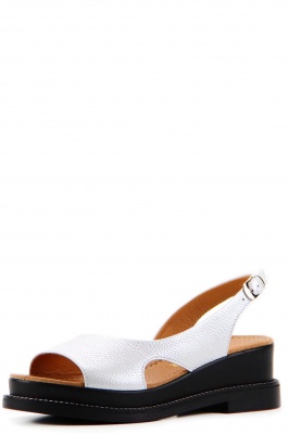 Белые босоножки и сандалии