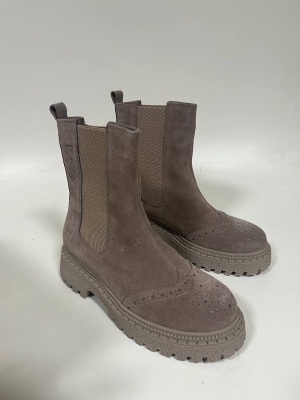 Коричневые ботинки и полуботинки