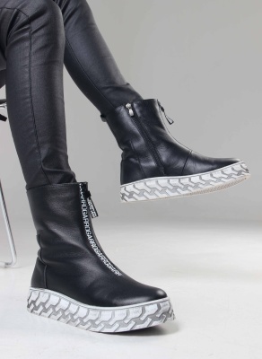 Черные ботинки и полуботинки