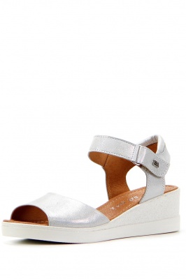 Босоножки кожаные белые 