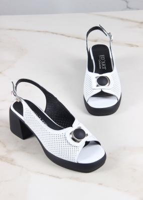 Босоножки белые с перфорацией