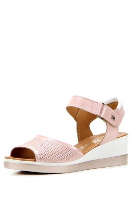 Босоножки кожаные розовые с перфорацией на танкетке