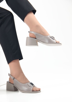 Босоножки с перфорацией