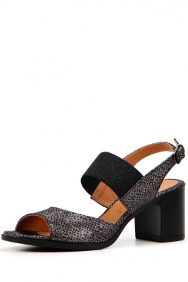 Босоножки кожаные серые с принтом змеи