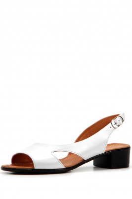 Босоножки кожаные белые
