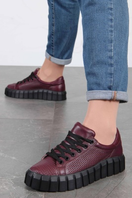 Бордовые кеды