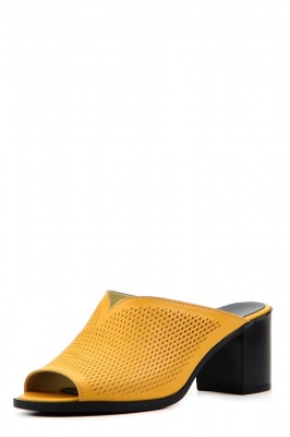 Сабо кожаные с перфорацией желтые