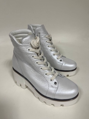 Белые ботинки и полуботинки