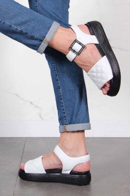 Босоножки кожаные белые