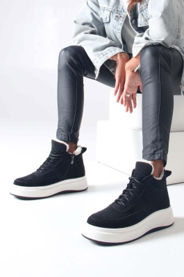 Ботинки замшевые черные