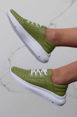 Кроссовки кожаные зеленые с перфорацией