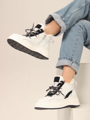 Белые ботинки и полуботинки