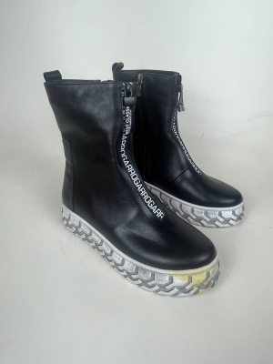 Черные ботинки и полуботинки