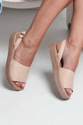 Босоножки кожаные бежевые с перфорацией