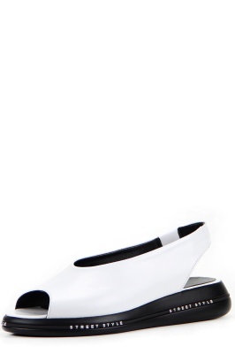 Белые босоножки и сандалии