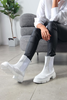 Белые ботинки и полуботинки